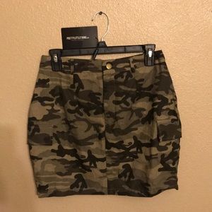 Cute camo cargo mini skirt